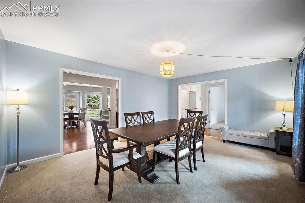 Image 8 of 50: Dining Area