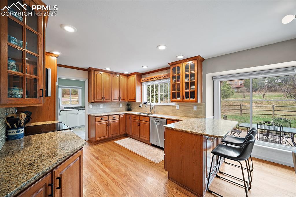 Image 9 of 50: Kitchen