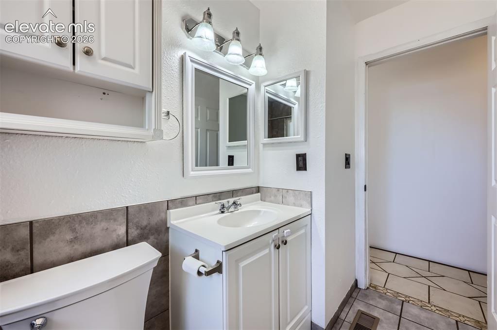 Image 17 of 22: Bathroom