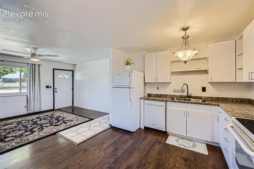 Image 5 of 22: Kitchen