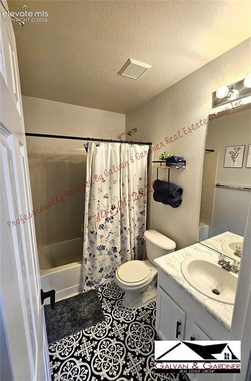 Image 10 of 16: Bathroom
