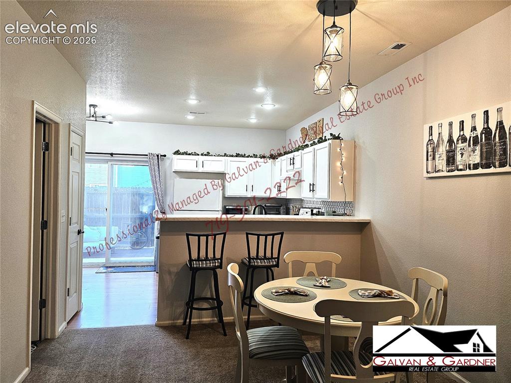 Image 5 of 16: Dining Area