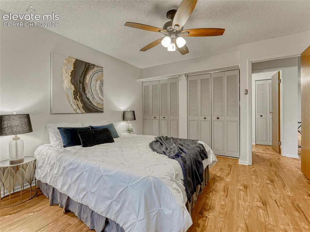 Image 14 of 27: Bedroom
