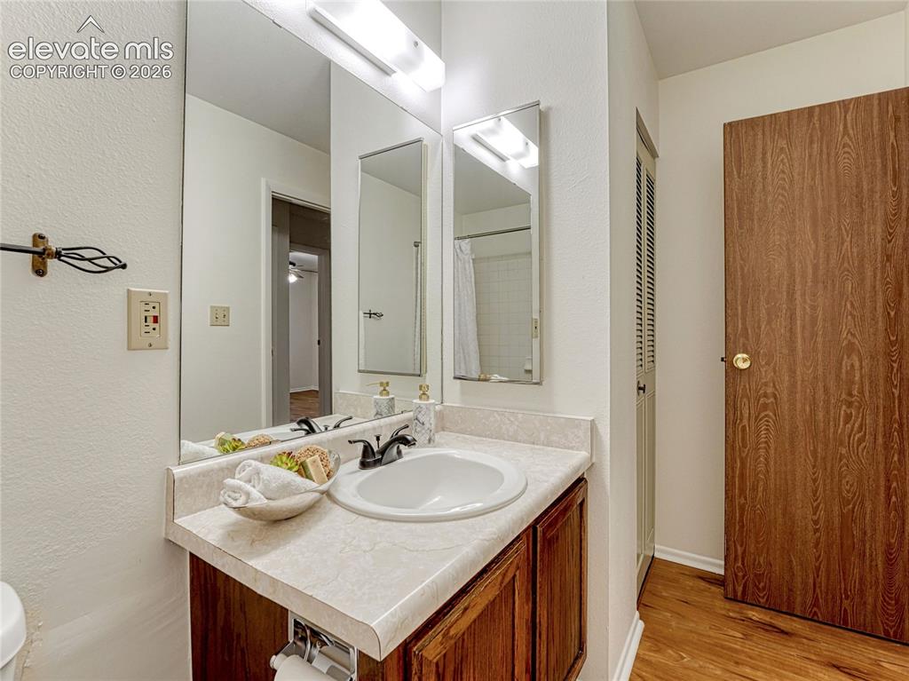 Image 16 of 27: Bathroom