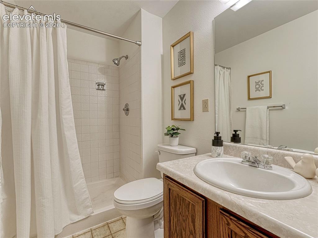 Image 22 of 27: Bathroom