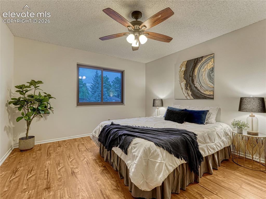 Image 4 of 27: Bedroom