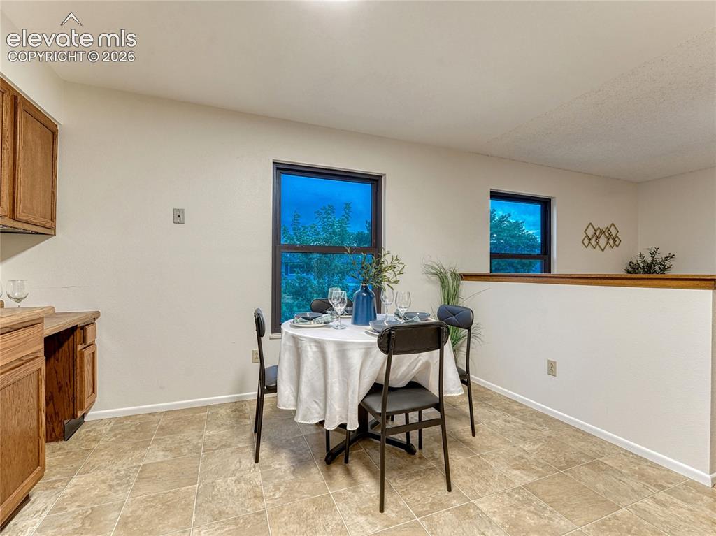 Image 9 of 27: Dining Area