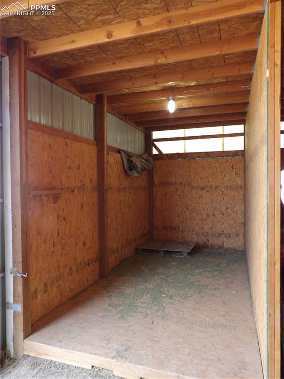 Image 12 of 32: Stable