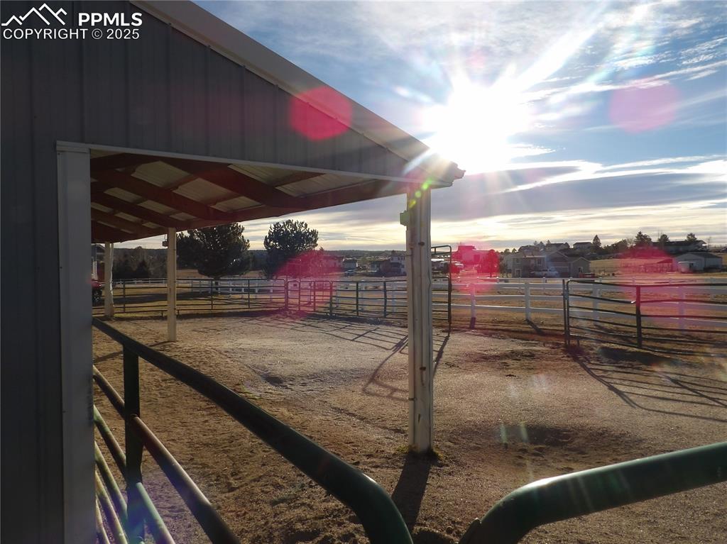 Image 14 of 32: Stable