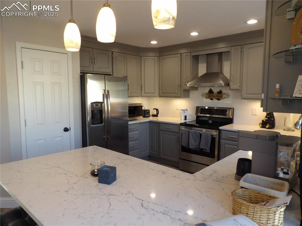 Image 16 of 32: Kitchen