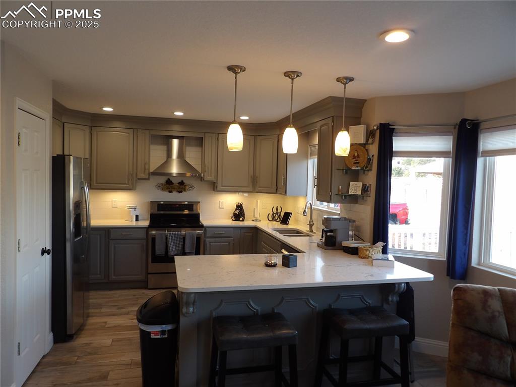 Image 17 of 32: Kitchen