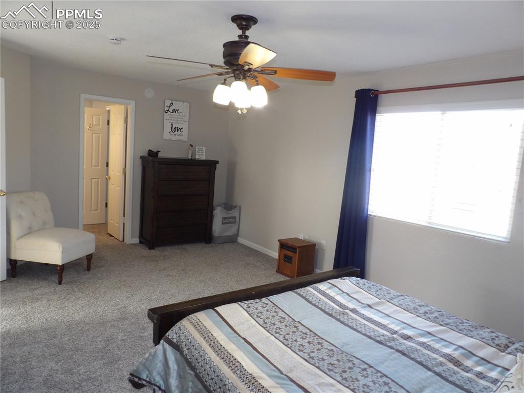 Image 26 of 32: Bedroom