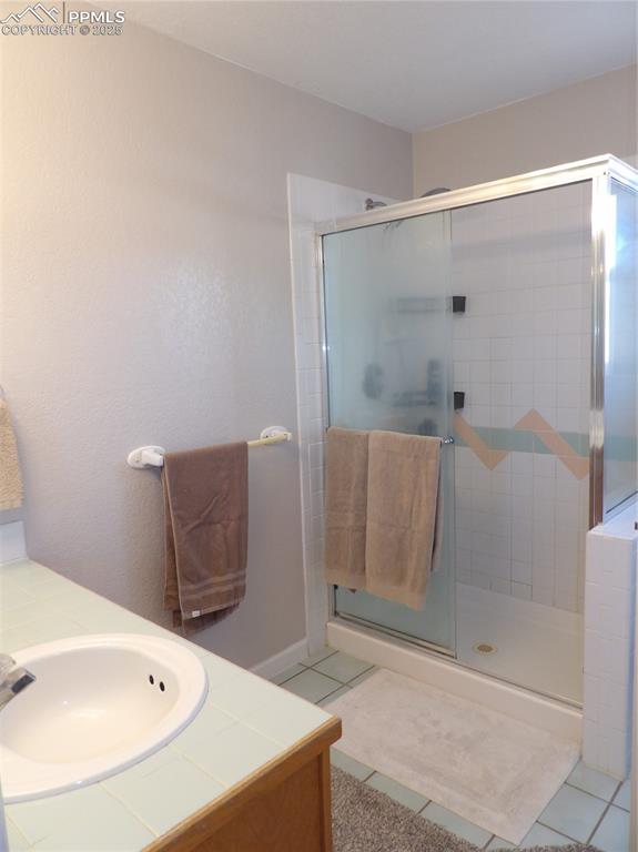 Image 27 of 32: Bathroom