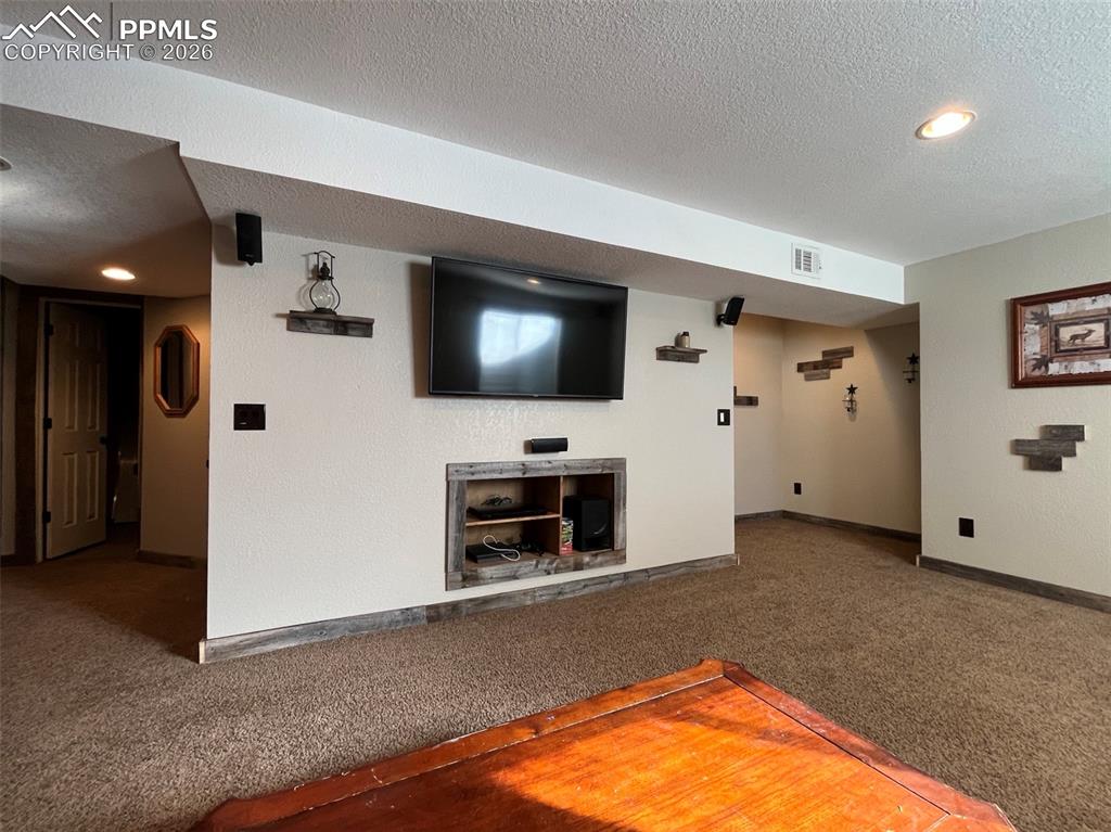 Image 40 of 41: Living Room