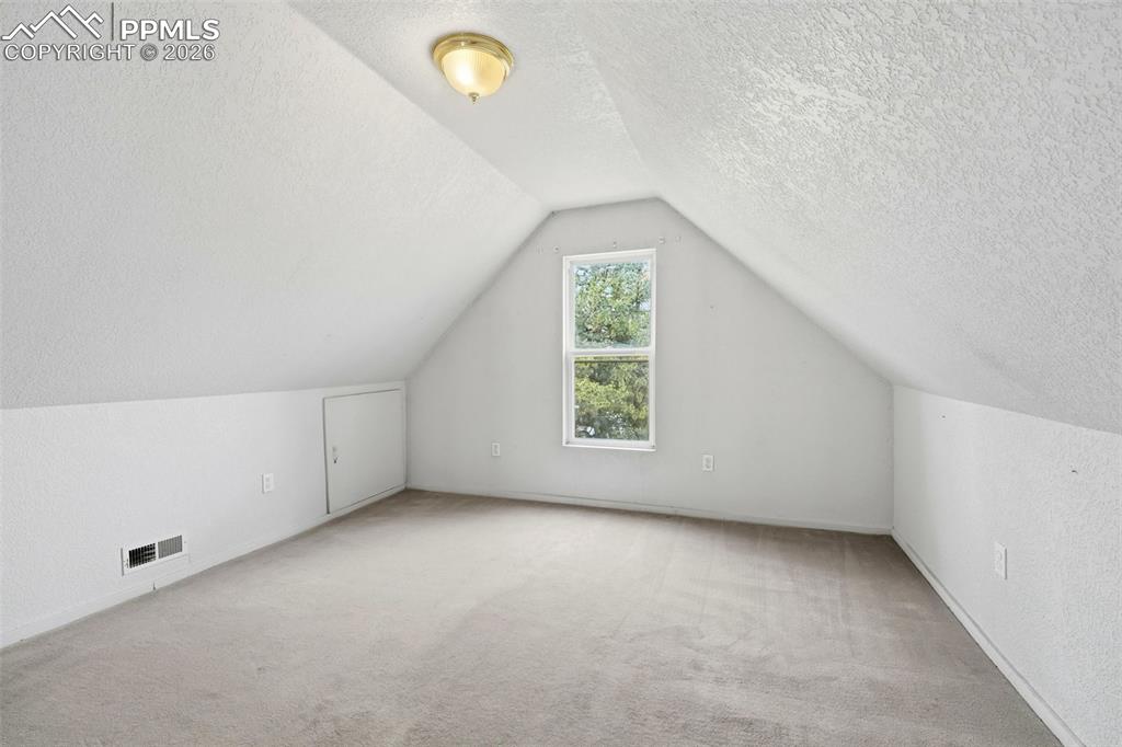 Image 10 of 25: Bonus Room