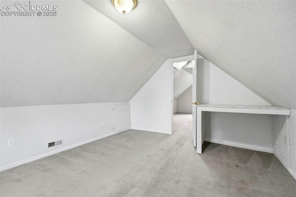 Image 11 of 25: Bonus Room