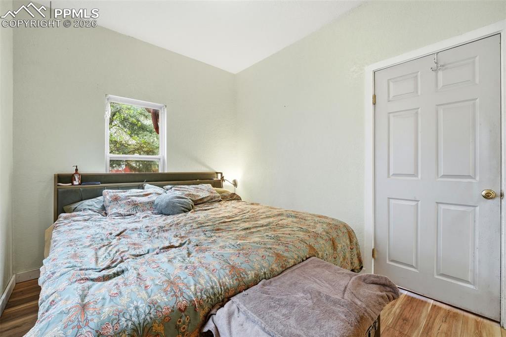 Image 13 of 25: Bedroom