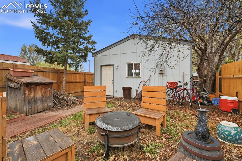 Image 18 of 25: Back of Structure