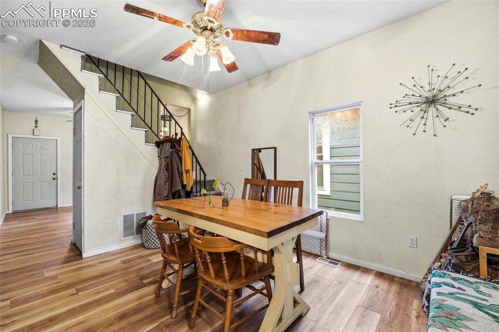 Image 8 of 25: Dining Area