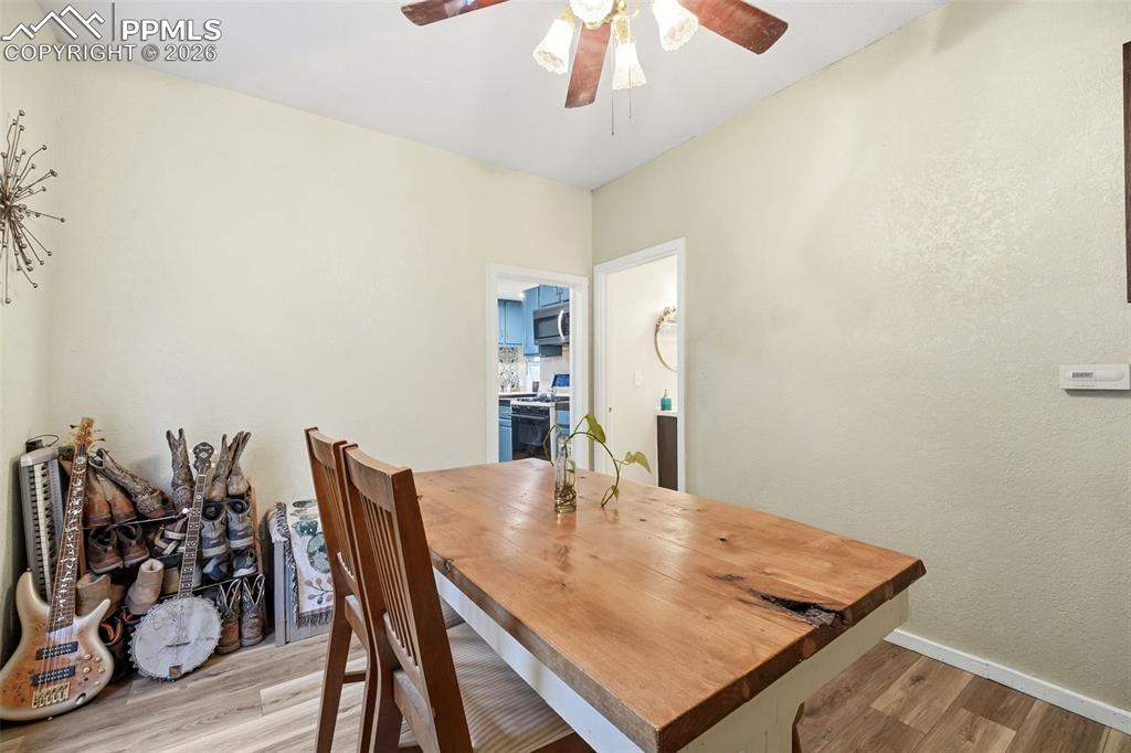 Image 9 of 25: Dining Area