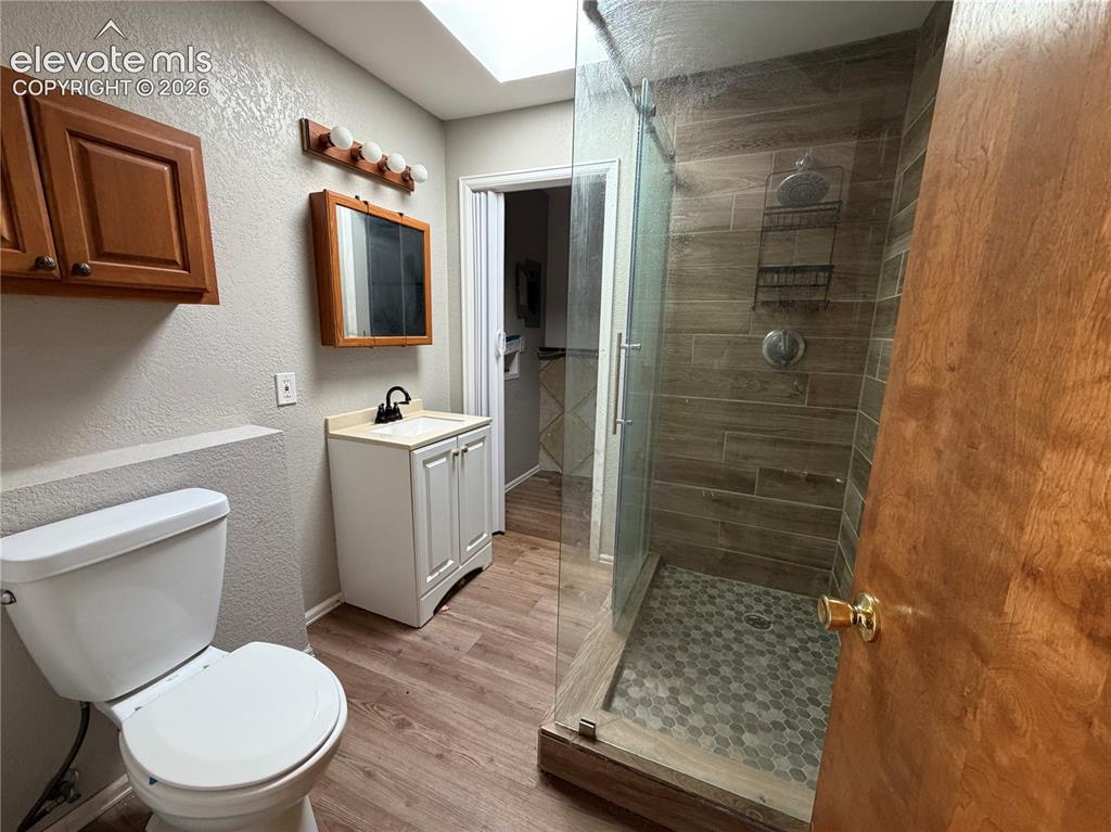 Image 12 of 28: Bathroom