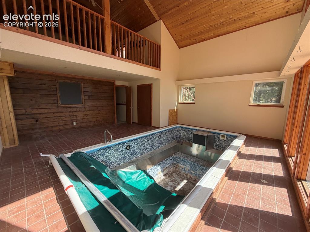 Image 20 of 28: Pool