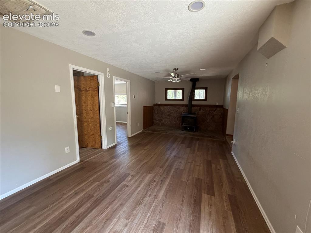 Image 4 of 28: Living Room