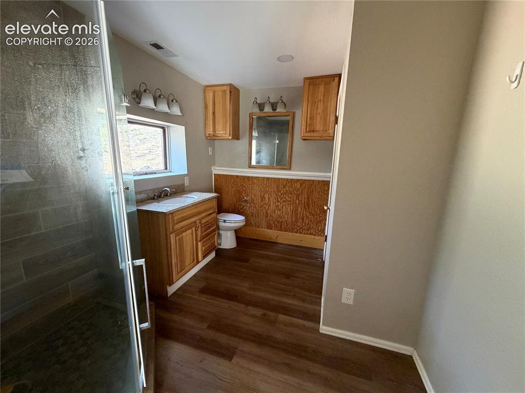 Image 9 of 28: Bathroom
