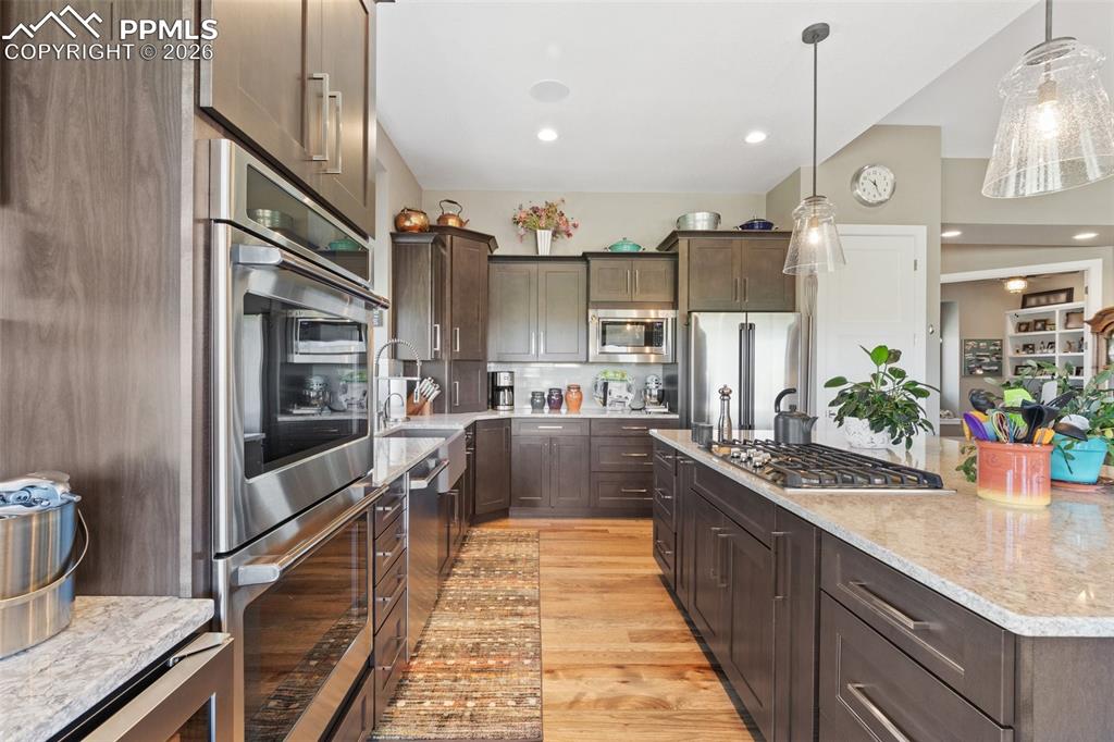 Image 10 of 49: Kitchen