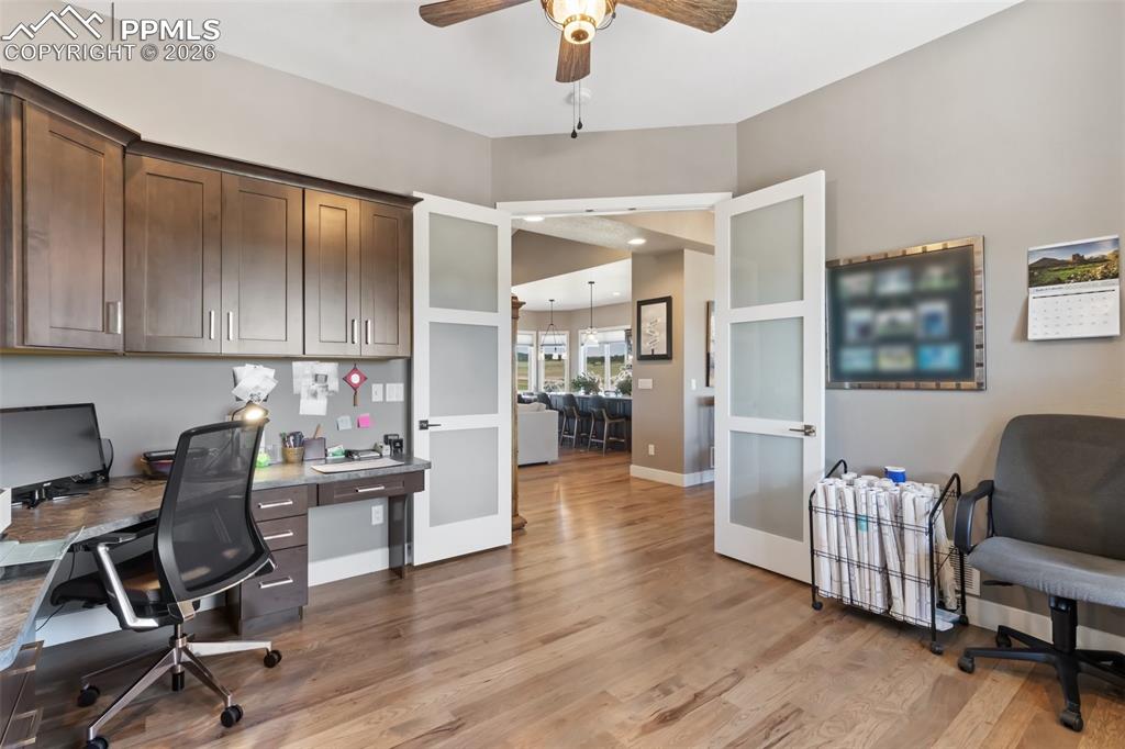 Image 16 of 49: Office