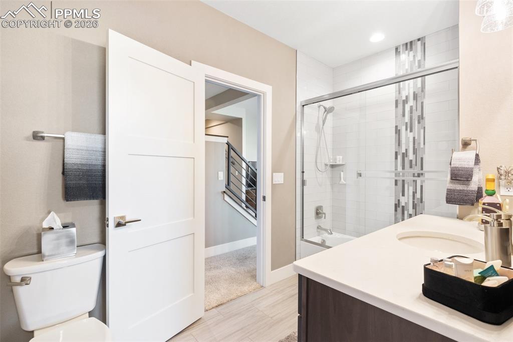 Image 35 of 49: Bathroom