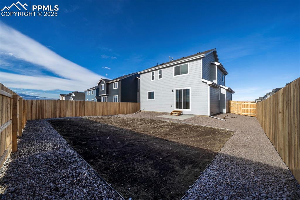 Image 5 of 38: Back of Structure