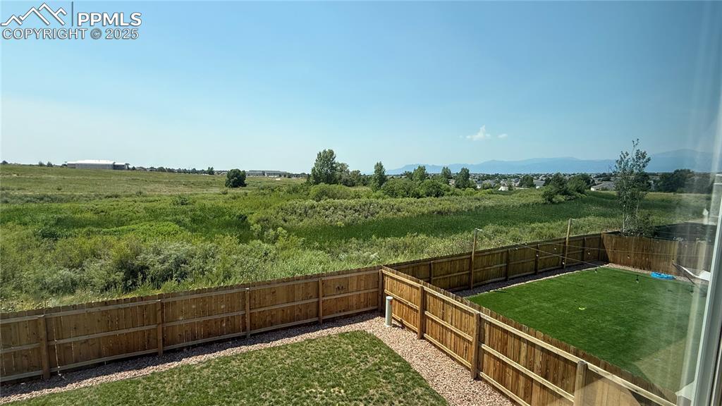 Image 5 of 5: Yard