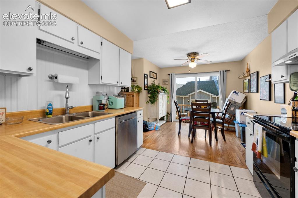 Image 13 of 28: Kitchen