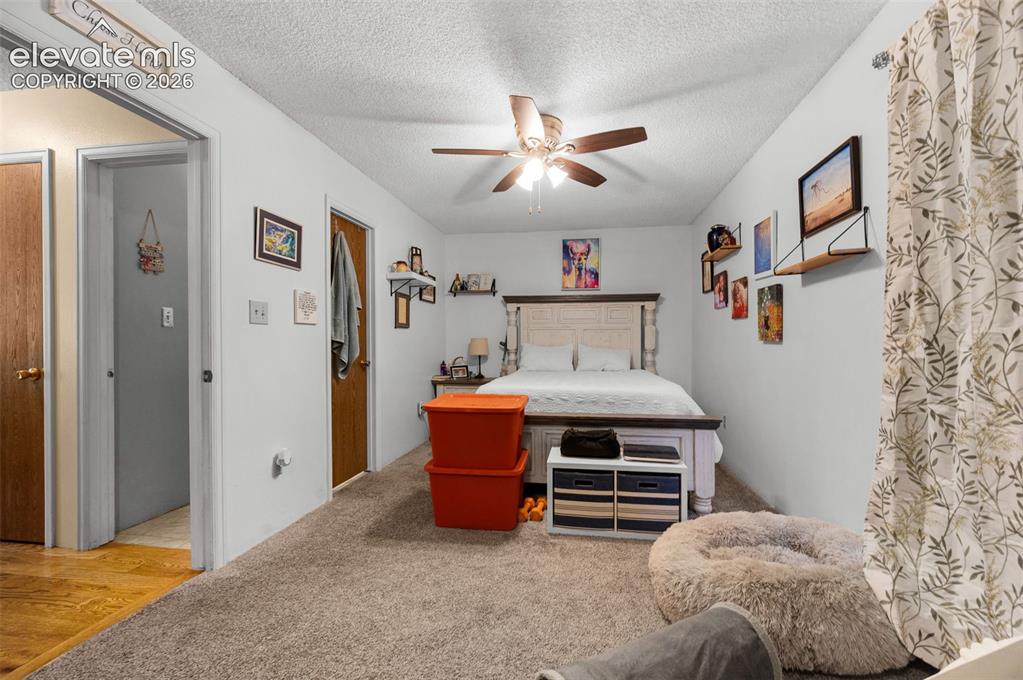 Image 18 of 28: Bedroom