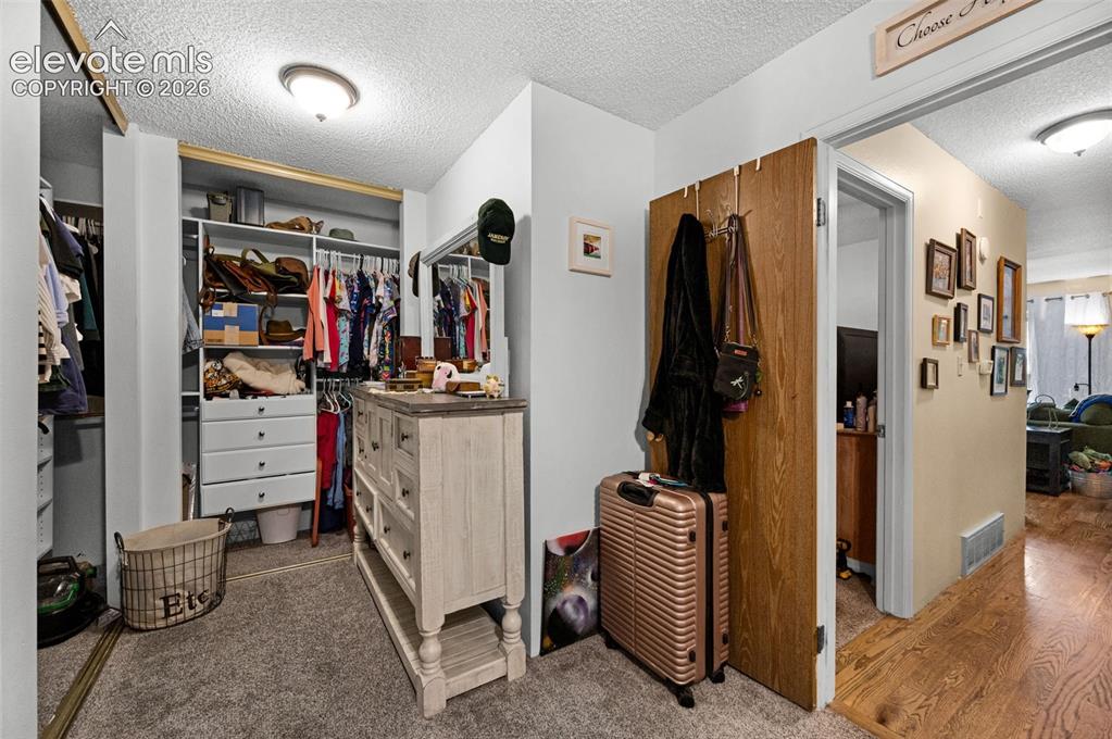Image 20 of 28: Closet