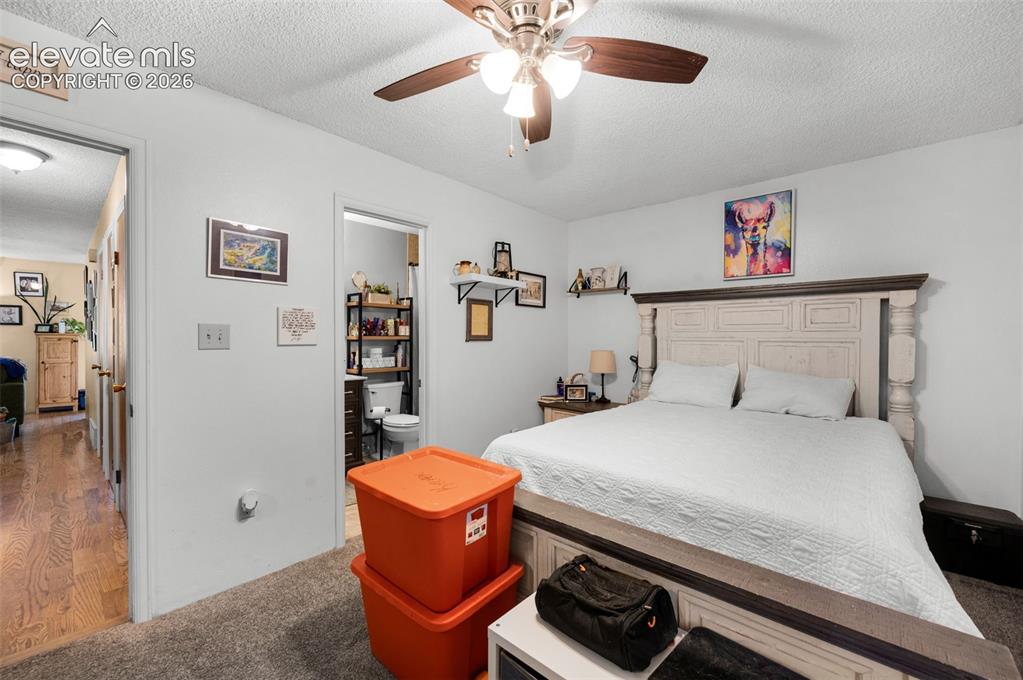 Image 21 of 28: Bedroom