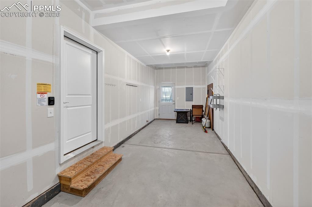 Image 35 of 46: Tandem Garage