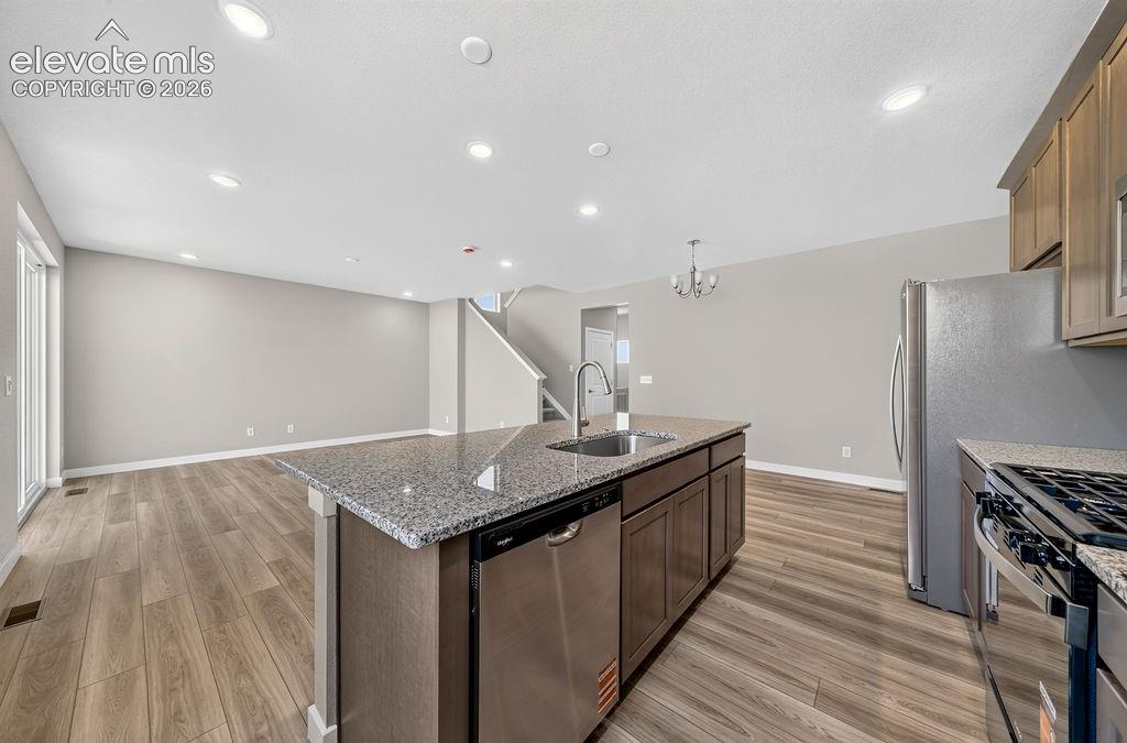 Image 11 of 41: Kitchen