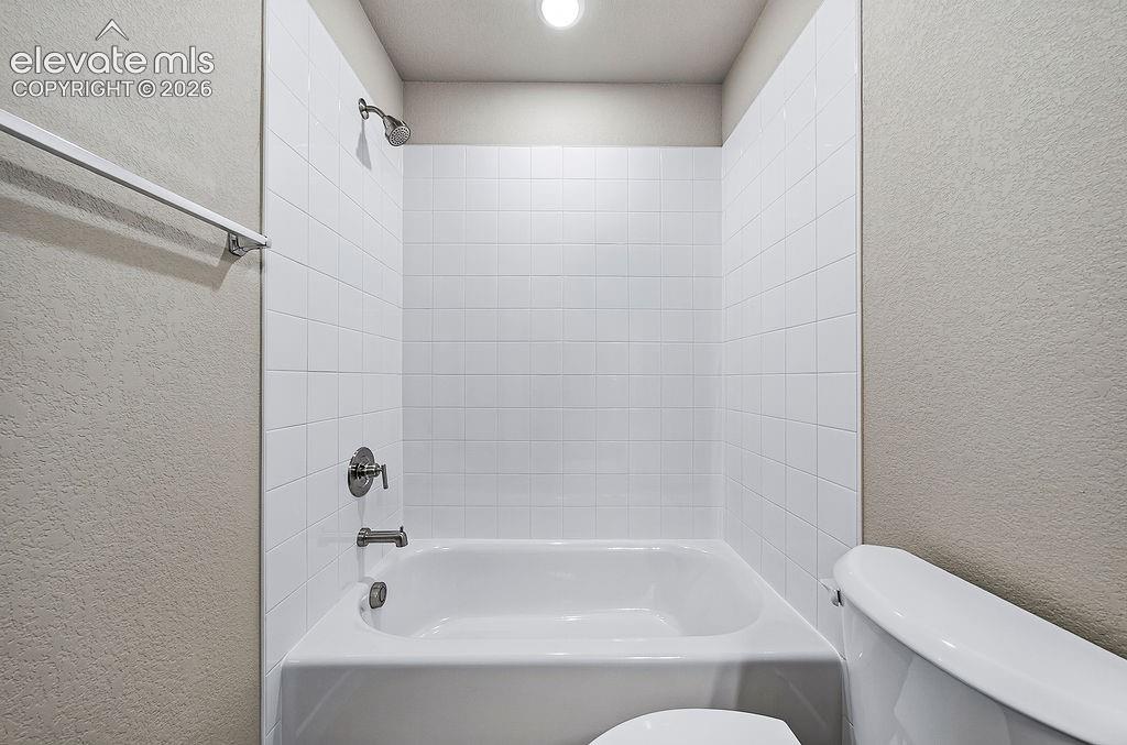 Image 21 of 41: Bathroom