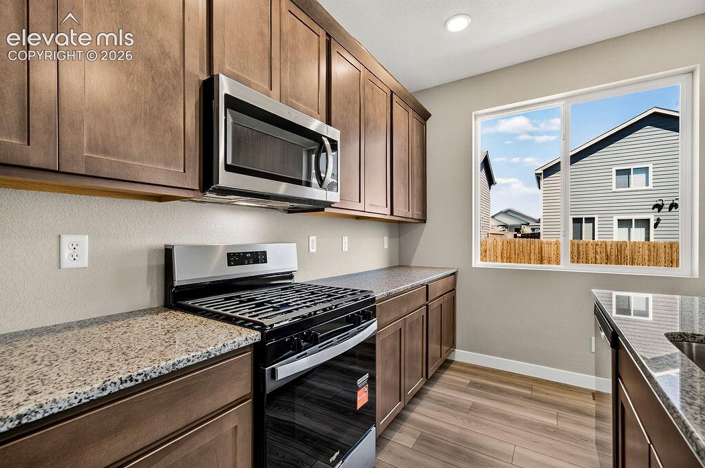 Image 5 of 41: Kitchen