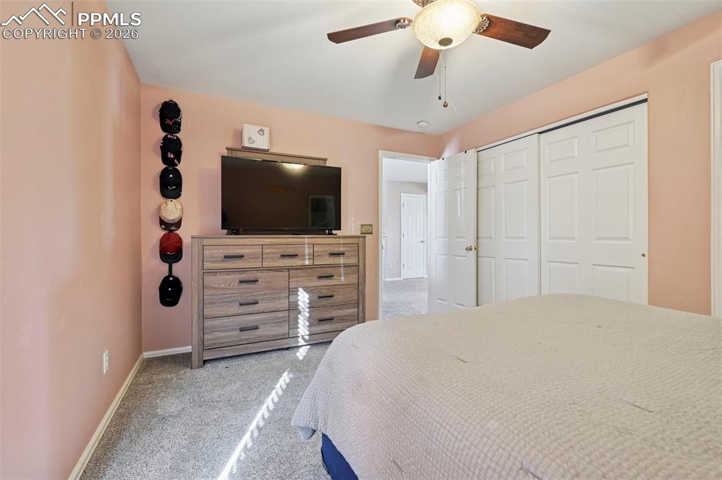 Image 6 of 10: Bedroom