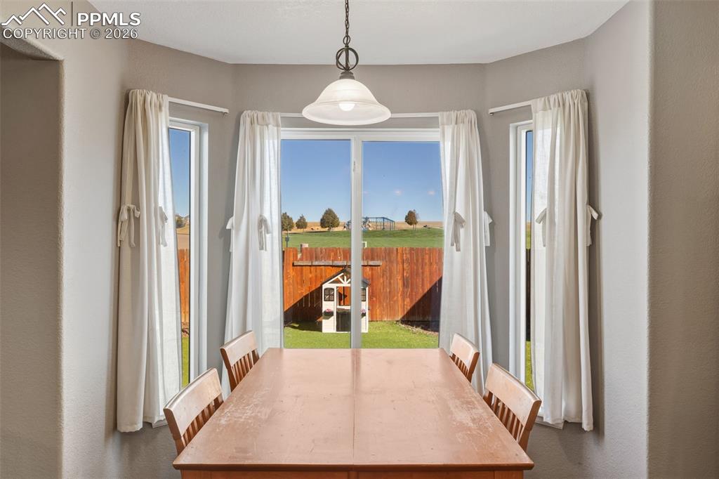 Image 11 of 35: Dining Area