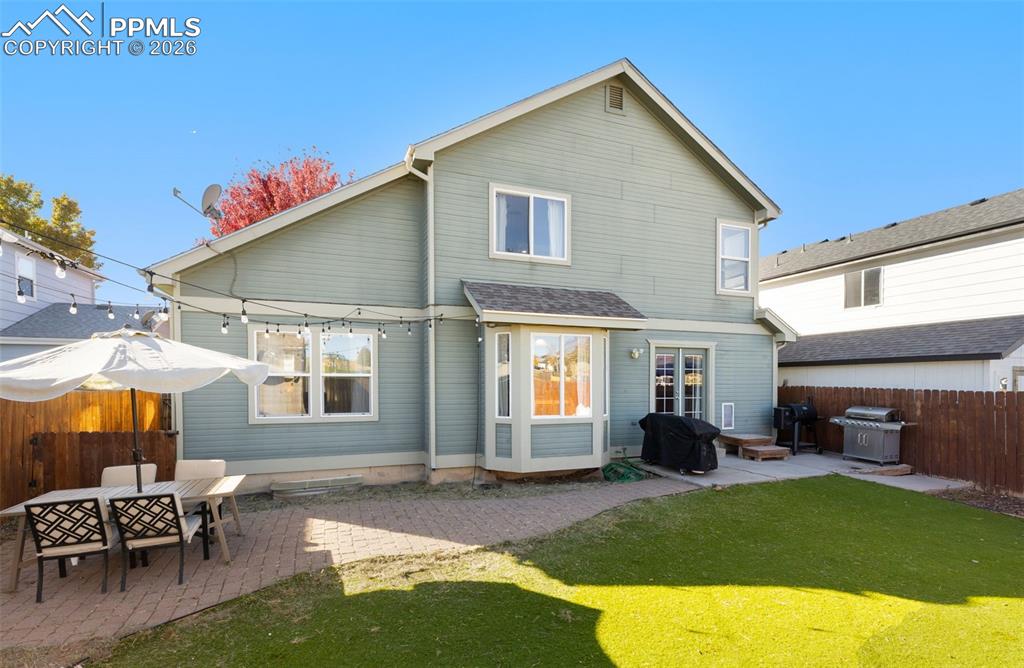 Image 5 of 35: Back of Structure