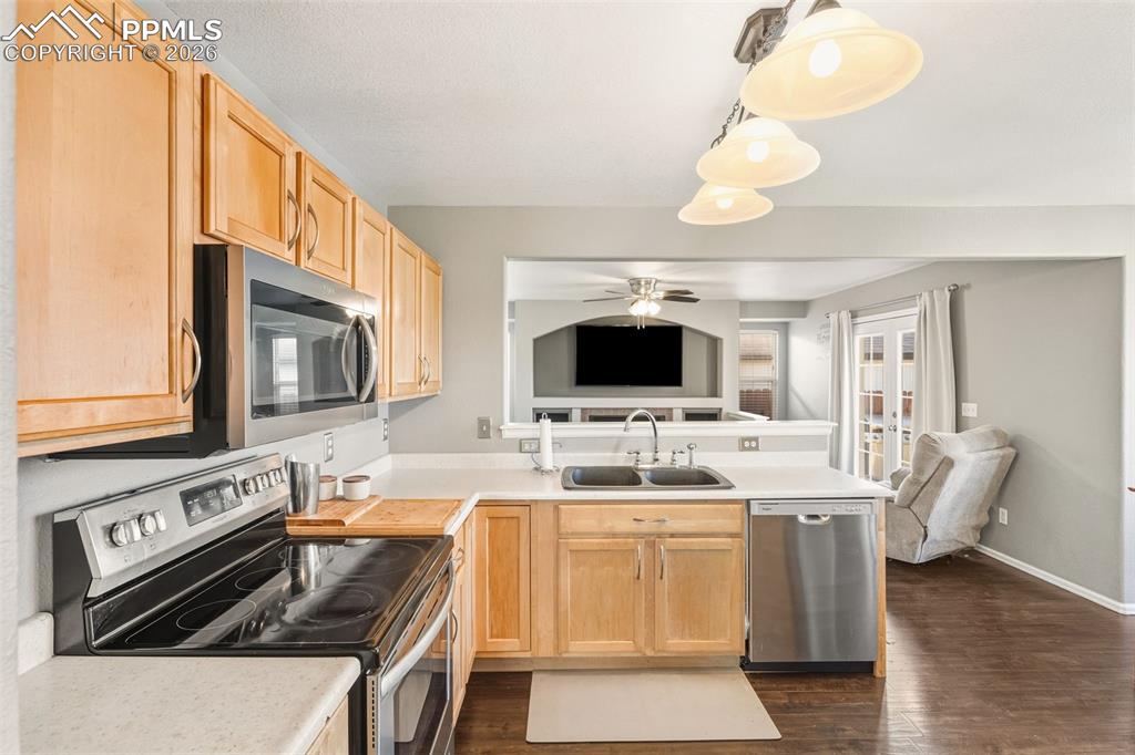 Image 8 of 35: Kitchen