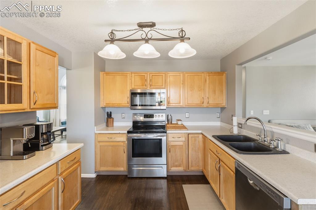 Image 9 of 35: Kitchen