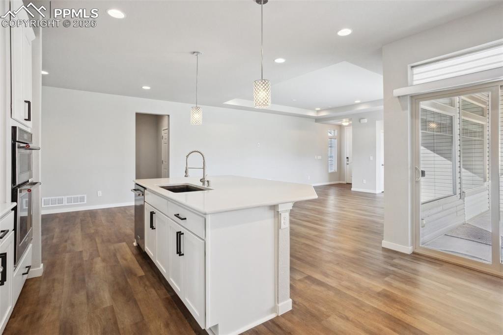 Image 15 of 37: Kitchen