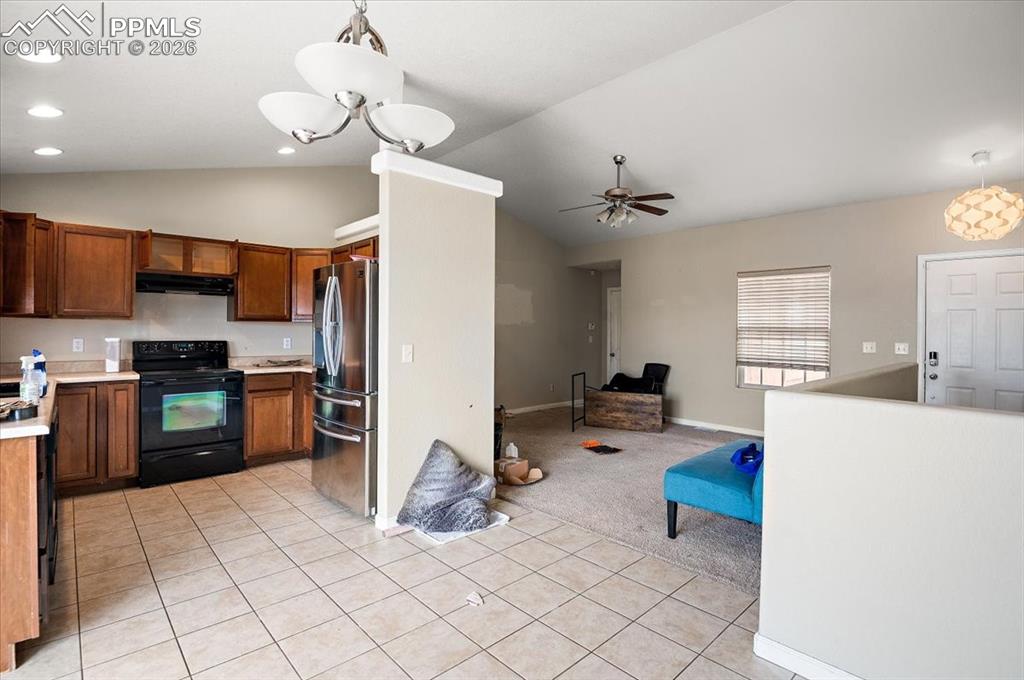 Image 10 of 28: Kitchen