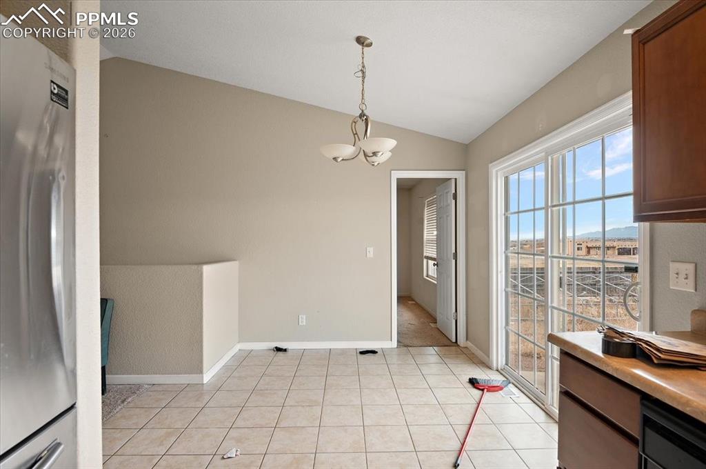 Image 8 of 28: Dining Area