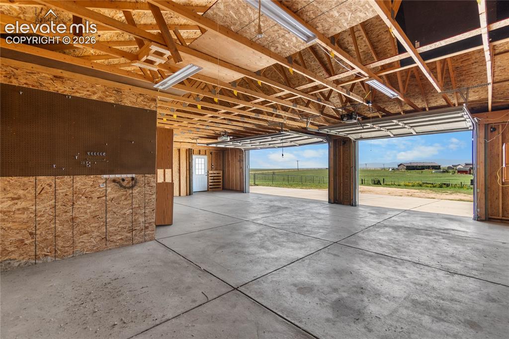 Image 7 of 47: Garage